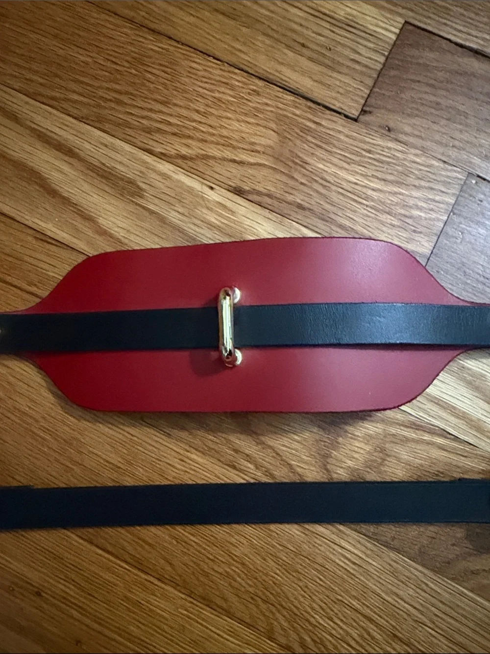 NWOT Elf Zhou London Red and Black Leather Waist Belt with Gold Hardware